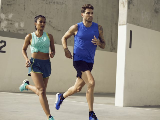 UNDER ARMOUR HG ARMOUR HIRISE LEG - Imate pitanje? Kontaktirajte nas.Besplatna dostava za sve narudžbe iznad 35,00€Kupujte brzo i sigurno, plaćajte karticama ili pouzećem.Ukoliko Vam naručeni artikal ne odgovara ili ga želite zamijeniti za drugi, rok za zamjenu/povrat je 30 dana od primitka.