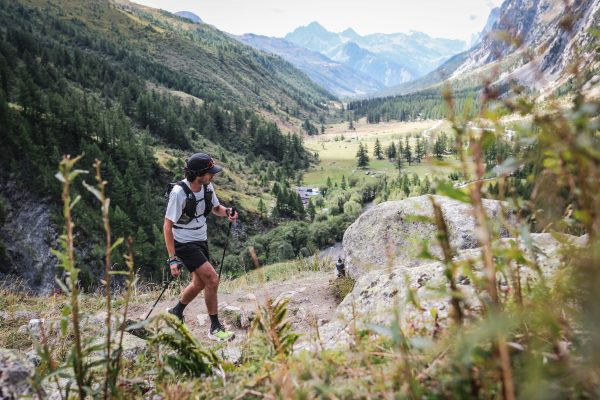 Od Sljemena do Mont Blanca - Zovem se Santiago, Argentinac sam koji živi već puno godina u Zagrebu. Počeo sam trčati prije više od 5 godina zato što sam htio promijeniti lifestyle i živjeti zdravije. Prvu sam godinu trčao sam, nakon čega sam se pridružio zagrebačkom „running crewu“ Zagreb Runners, kako bih naučio više o sportu i naravno, upoznao ljude koji se vesele trčanju kao i ja. Počeo sam strukturirano trenirati, učiti više o trčanju i baš jako zavolio sve vezano uz running community. Na početku sam trčao nekoliko kratkih cestovnih utrka (10 km i 21 km) i štafetu The Speed Project DYI od Zagreba do Beograda, prilikom koje sam prvi put iskusio probijati fizičke i mentalne granice. Nekoliko nas iz Zagreb Runnersa sudjelovalo je na lokalnoj trail ligi na Medvednici i to je bio moj prvi doticaj s trailom i od tada sam zaluđen trčanjem po planinama.