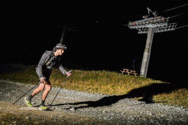 Od Sljemena do Mont Blanca - Zovem se Santiago, Argentinac sam koji živi već puno godina u Zagrebu. Počeo sam trčati prije više od 5 godina zato što sam htio promijeniti lifestyle i živjeti zdravije. Prvu sam godinu trčao sam, nakon čega sam se pridružio zagrebačkom „running crewu“ Zagreb Runners, kako bih naučio više o sportu i naravno, upoznao ljude koji se vesele trčanju kao i ja. Počeo sam strukturirano trenirati, učiti više o trčanju i baš jako zavolio sve vezano uz running community. Na početku sam trčao nekoliko kratkih cestovnih utrka (10 km i 21 km) i štafetu The Speed Project DYI od Zagreba do Beograda, prilikom koje sam prvi put iskusio probijati fizičke i mentalne granice. Nekoliko nas iz Zagreb Runnersa sudjelovalo je na lokalnoj trail ligi na Medvednici i to je bio moj prvi doticaj s trailom i od tada sam zaluđen trčanjem po planinama.