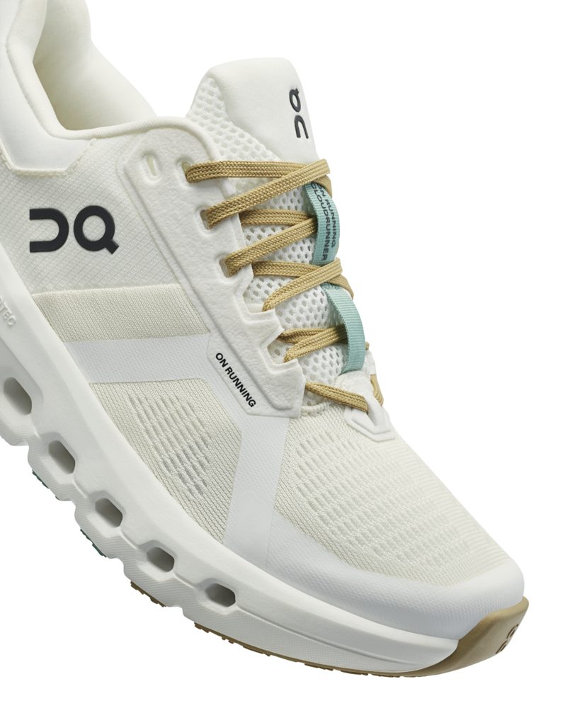 Small PNG-3WE10132404-cloudrunner_2-ss24-undyed_green-w-d1